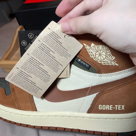 Nike Air Jordan 1 Element GORE-TEX Legend Sand Medium Olive - Picture 11 of 14